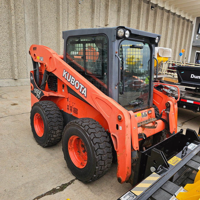 2018 - Kubota SSV75 Skid Steer