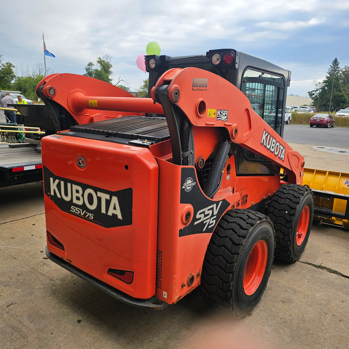 2018 - Kubota SSV75 Skid Steer