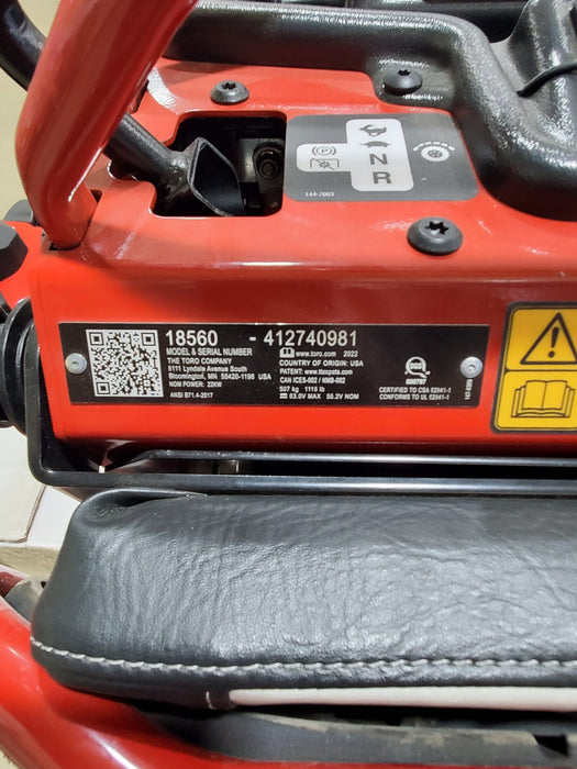 Toro 18560 GrandStand 52 pulgadas. Cortacésped de pie con giro cero y batería Revolution