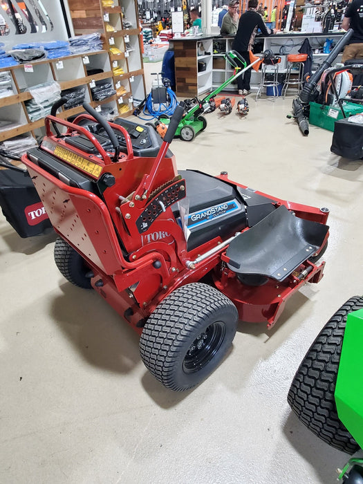 Toro 18560 GrandStand 52 pulgadas. Cortacésped de pie con giro cero y batería Revolution