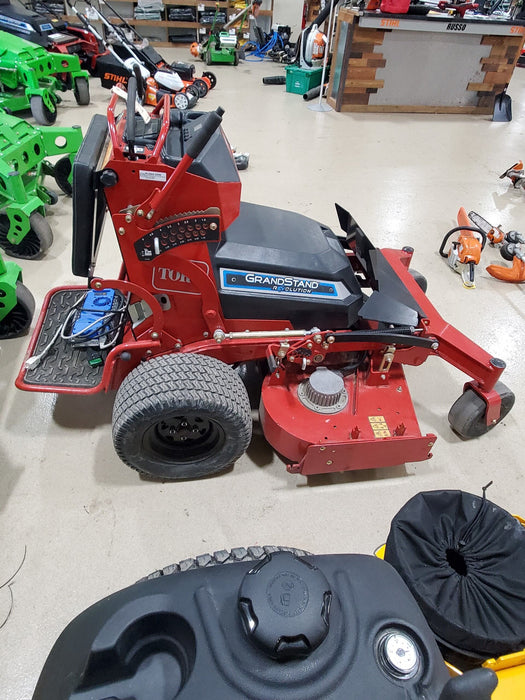 Toro 18560 GrandStand 52 pulgadas. Cortacésped de pie con giro cero y batería Revolution
