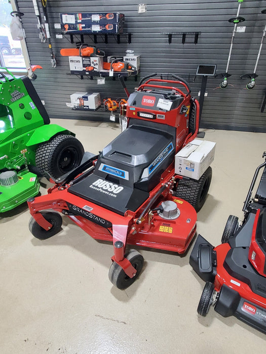 Toro 18560 GrandStand 52 pulgadas. Cortacésped de pie con giro cero y batería Revolution