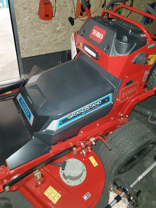 Cortadora de césped de pie a batería Toro 18560 GrandStand Revolution de 52 pulgadas