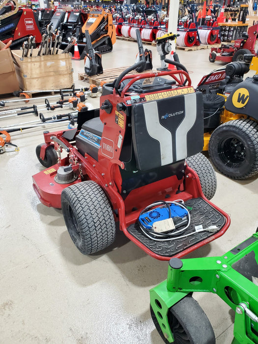 Toro 18560 GrandStand 52 pulgadas. Cortacésped de pie con giro cero y batería Revolution