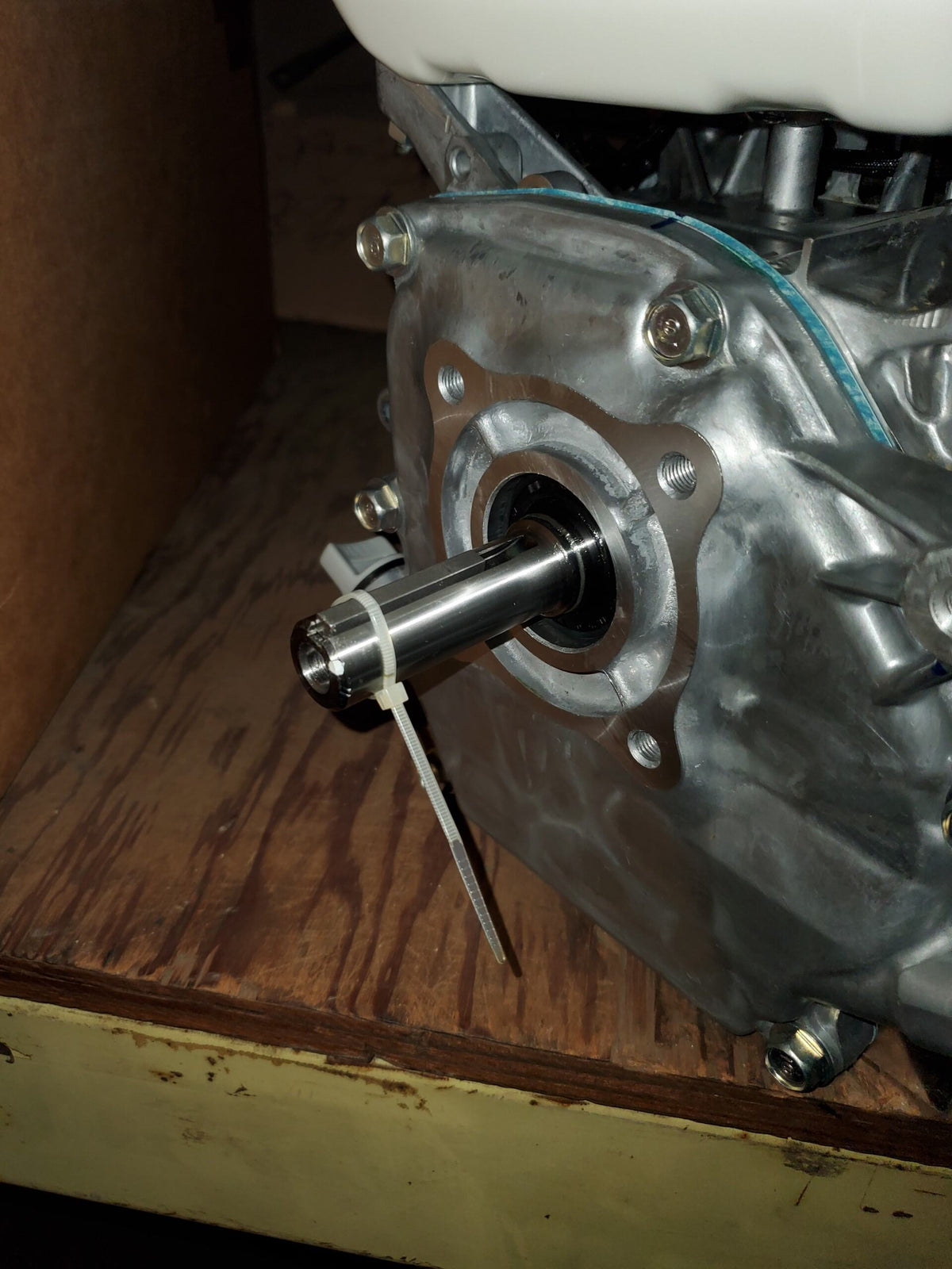 Motor Honda GX160UT2-QX2 de 4.8HP, eje horizontal de 3/4" x 2-7/16", arranque por cuerda.