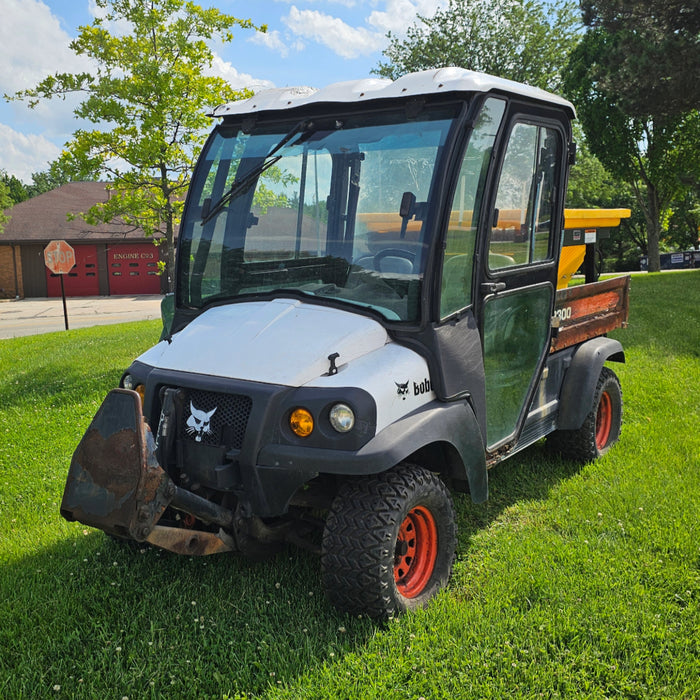 Bob-Cat Toolcat 2300 RTV W/ Plow & Bucket