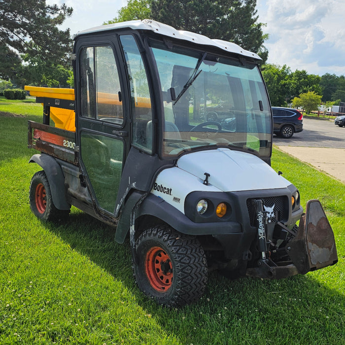 Bob-Cat Toolcat 2300 RTV W/ Plow & Bucket