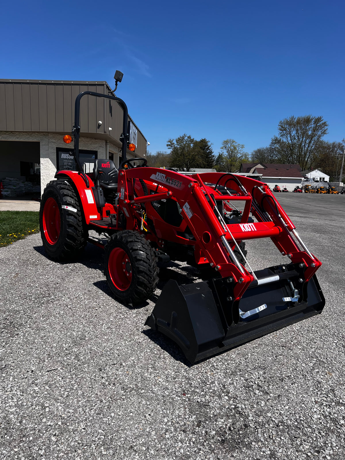 Kioti DK4720SEHB Hst Tractor w/ Foldable Rops