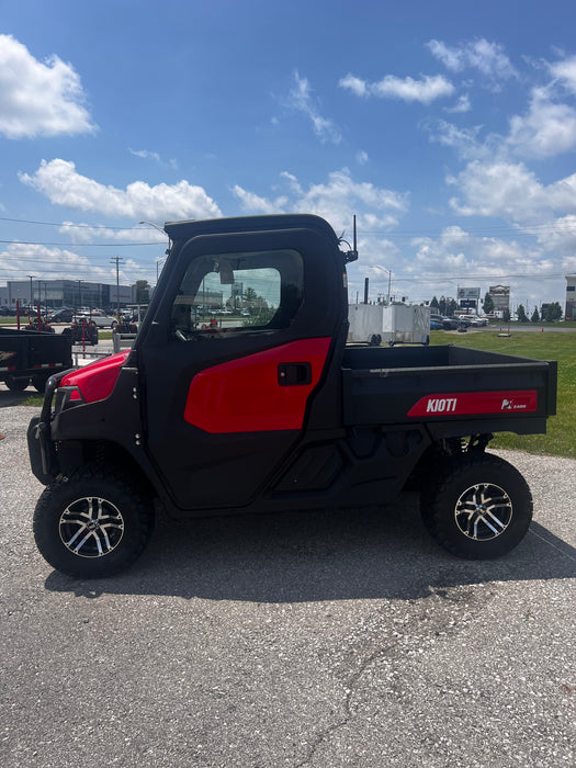 Kioti K9 2400SWC K9 2400 Naranja Con Cabina Sin Llantas