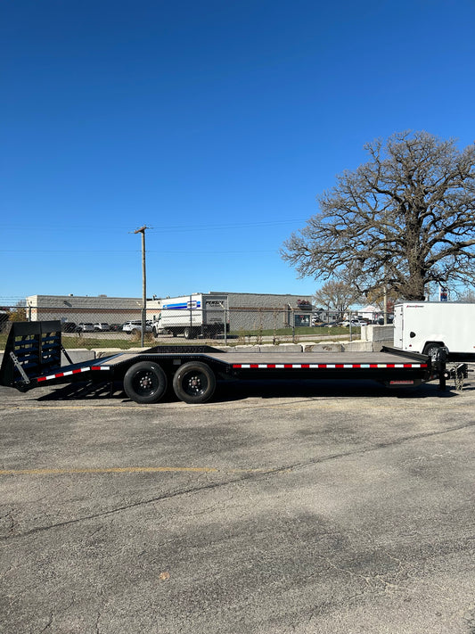 Remolque abierto de carrocería ancha Midsota STWB-24 de 24 pies con minicargadora