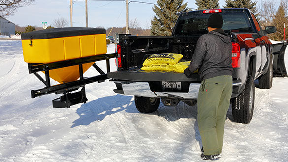 SnowEx SP-1075X-1 10,75 pies cúbicos. Separador profesional pivotante para portón trasero