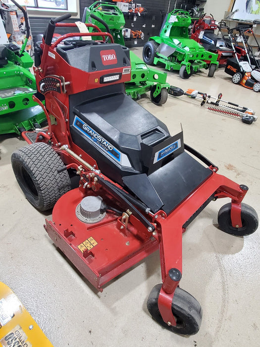 Toro 18560 GrandStand 52 pulgadas. Cortacésped de pie con giro cero y batería Revolution