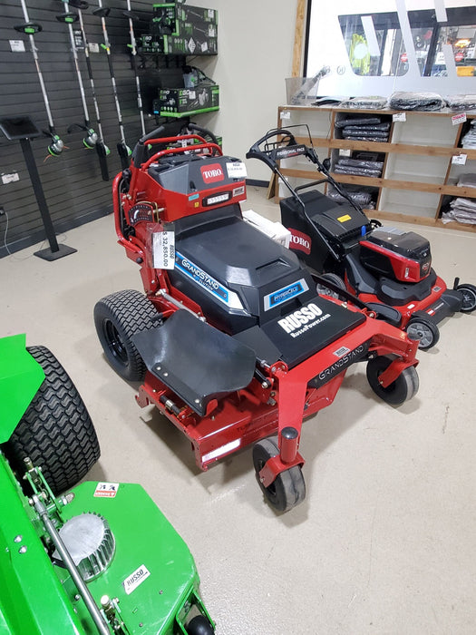 Toro 18560 GrandStand 52 pulgadas. Cortacésped de pie con giro cero y batería Revolution