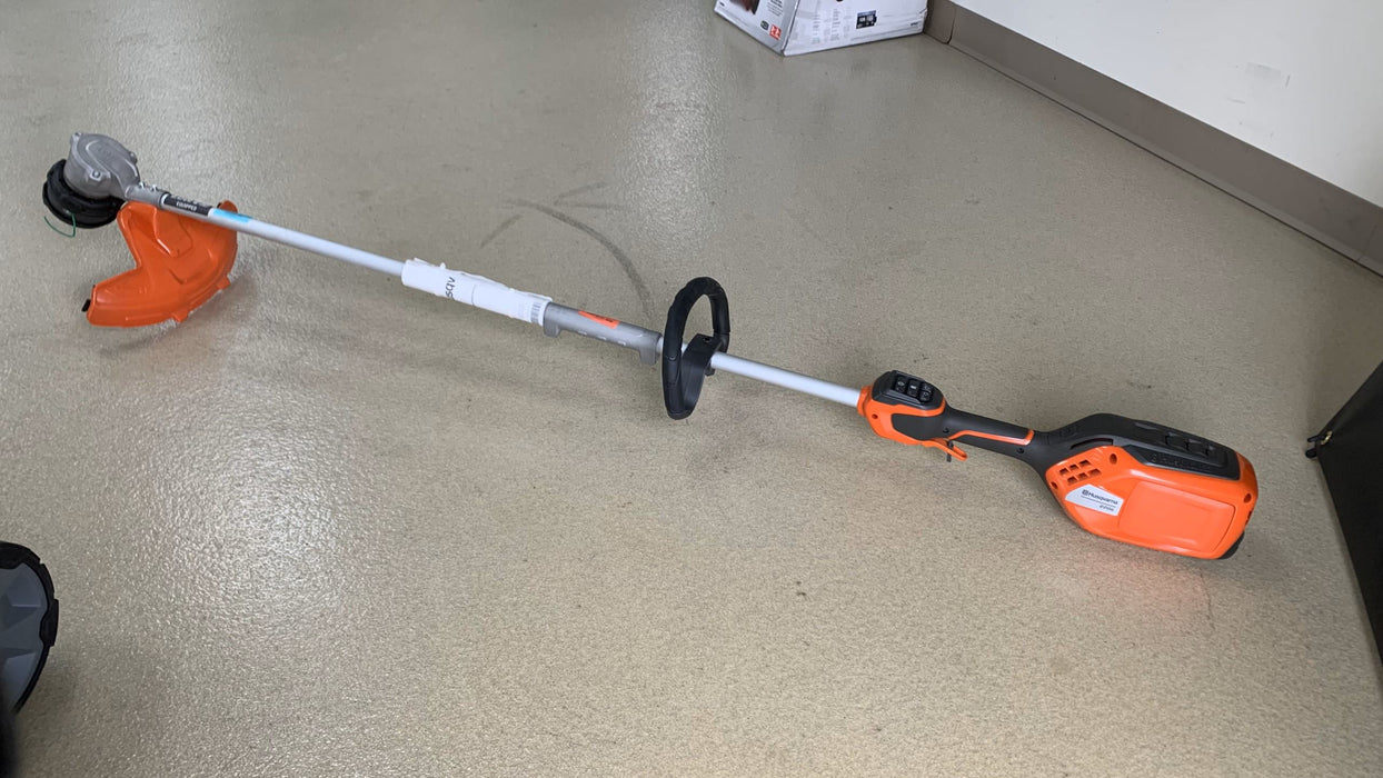 Husqvarna 220 iL Battery Line Trimmer