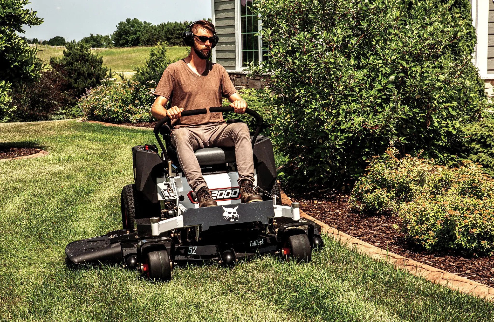 Bobcat ZT2000 42 In. Zero Turn Mower – Russo Power Equipment